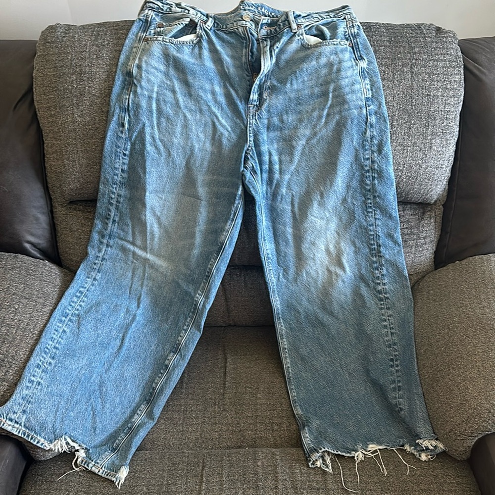 NEVER WORN AE JEANS!!!